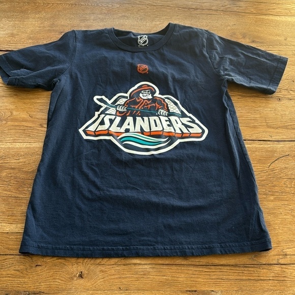 New York Islanders Fisherman Graphic NHL T-Shirt - Picture 2 of 5